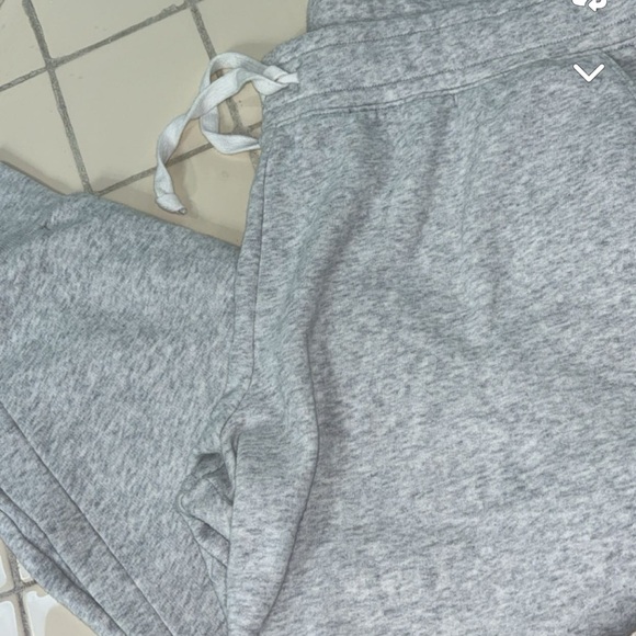 Selling amazingly comfortable sweatpants for woman from PINK for $45 - Picture 5 of 7